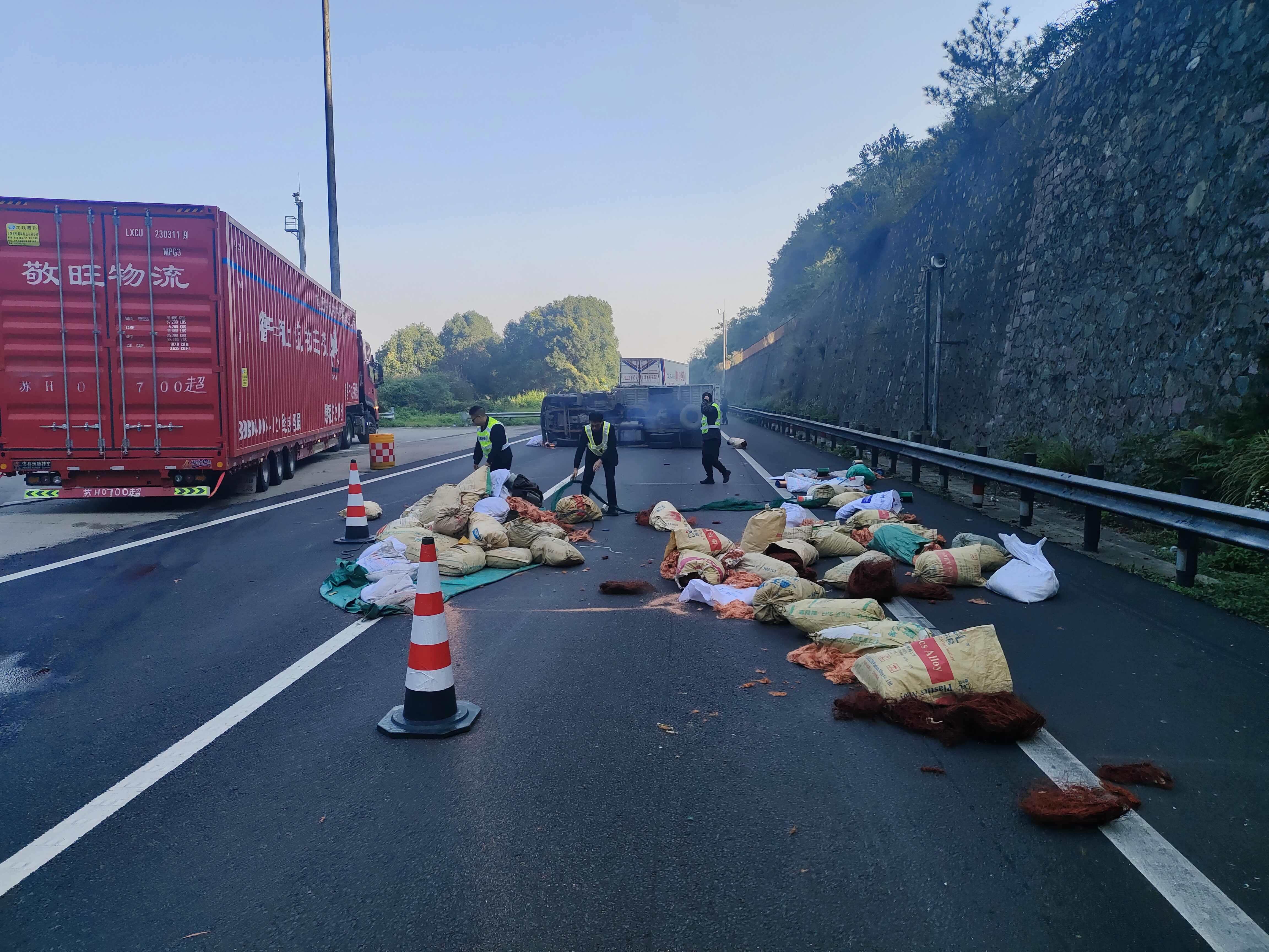 1700099761805852.jpg 2023.11.15事故現(xiàn)場 王文輝攝.jpg